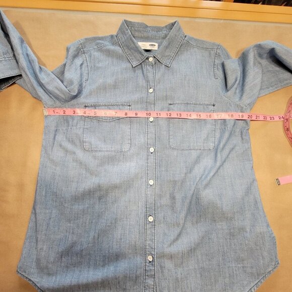 Old Navy Size M Classic Button Down Chambray Blue Long Sleeve Top, EUC - Picture 7 of 13